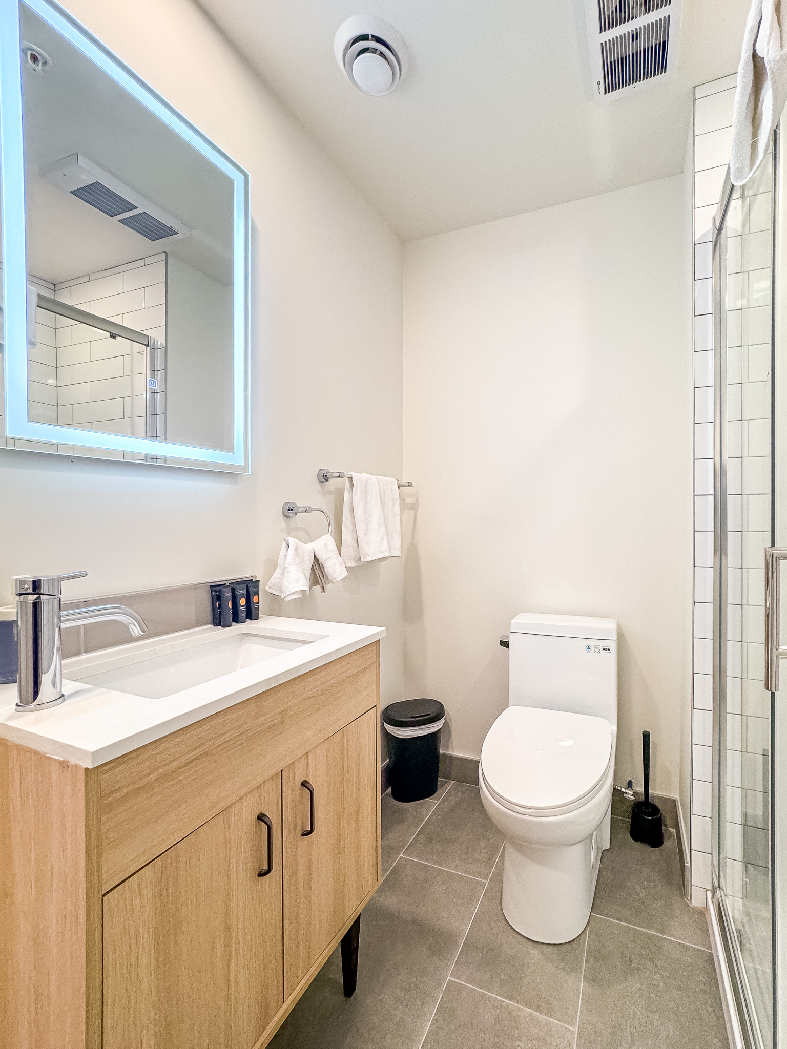 3882 St Laurent Blvd — photo 2